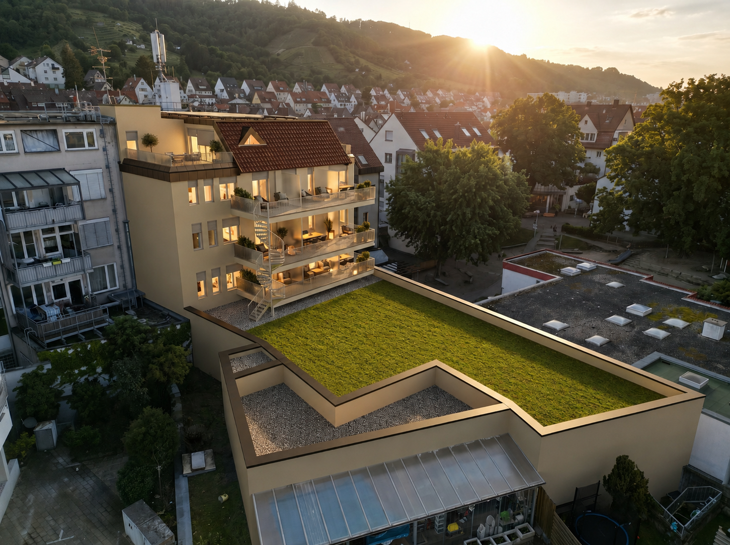 Luftbild des Gebäudes in Stuttgart-Wangen im Abendlicht mit begrünter Dachfläche